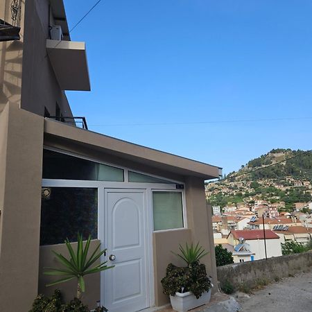 Με Θέα Το Κάστρο Lejlighed Nafpaktos Eksteriør billede