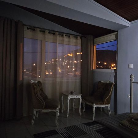 Με Θέα Το Κάστρο Lejlighed Nafpaktos Eksteriør billede
